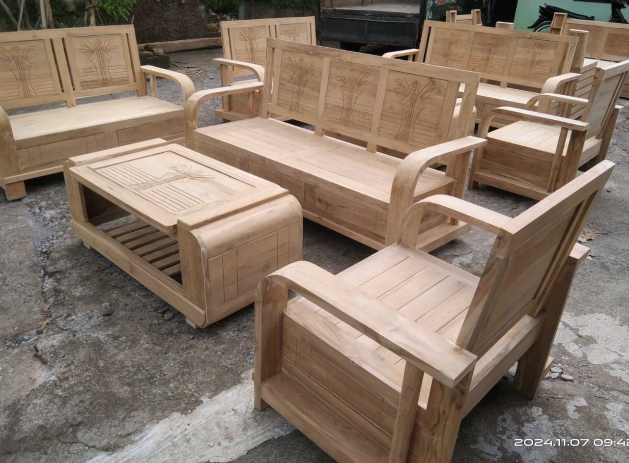 Almahyra Furniture